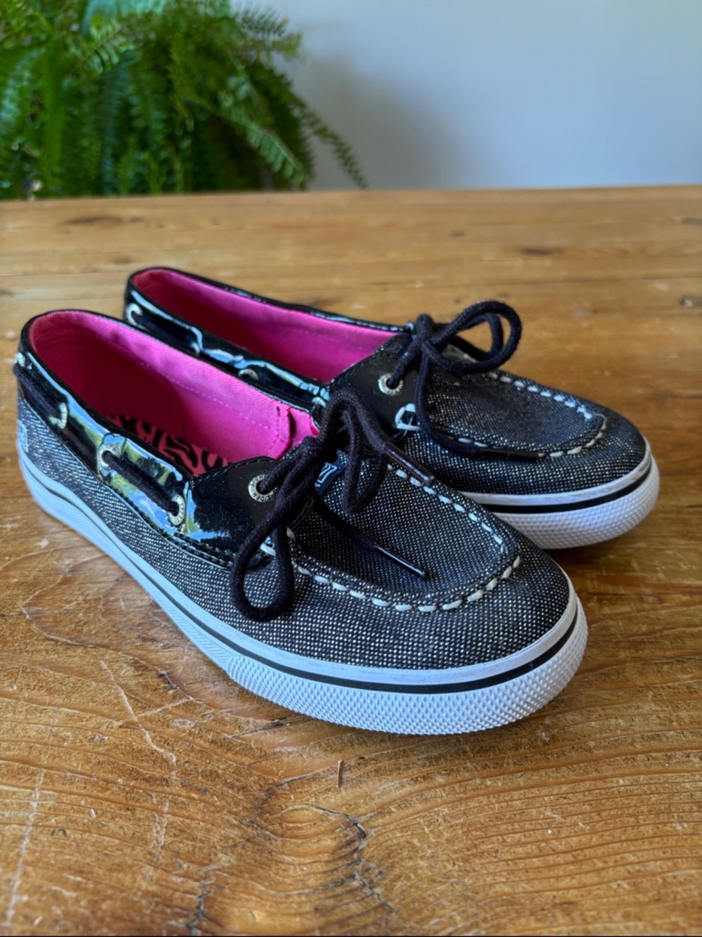 Sperry Sparkle Black Canvas Big girl size 4 Boat Shoe with Zebra Pink Lining